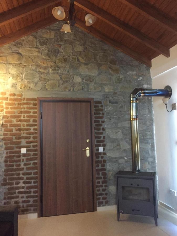 Love Holiday Suite 1 Tris Elies Exterior foto